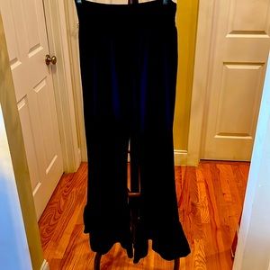 NWOT Black Flare Bottom Pants. These run long. XL